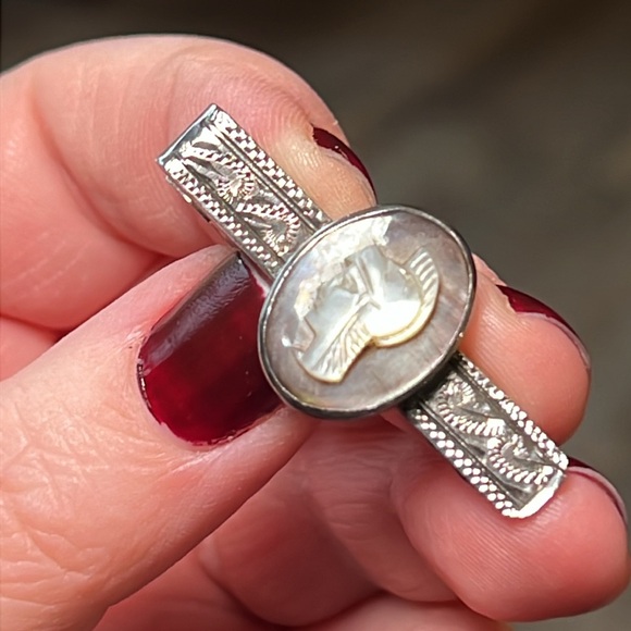 Vintage sterling silver MOP shell gladiator left facing cameo etched tie clip - Picture 4 of 9